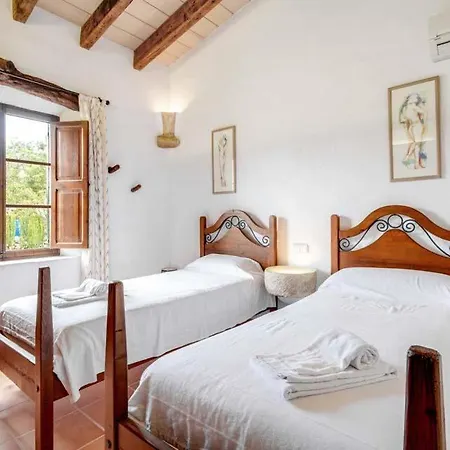 Sleeps 6 Pool Air Con Wifi * بويينسا